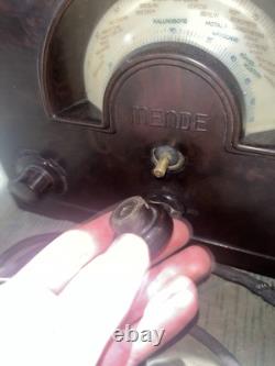 WW2 German Original 1933 Mende 148W Bakelite Cathedral Radio