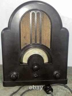 WW2 German Original 1933 Mende 148W Bakelite Cathedral Radio