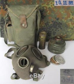 WWII 1942 ORIGINAL GERMAN GAS MASK withCANVAS POUCH RARE