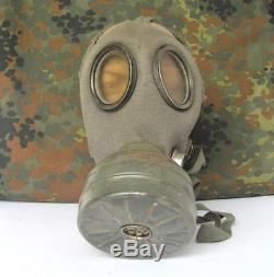 WWII 1942 ORIGINAL GERMAN GAS MASK withCANVAS POUCH RARE